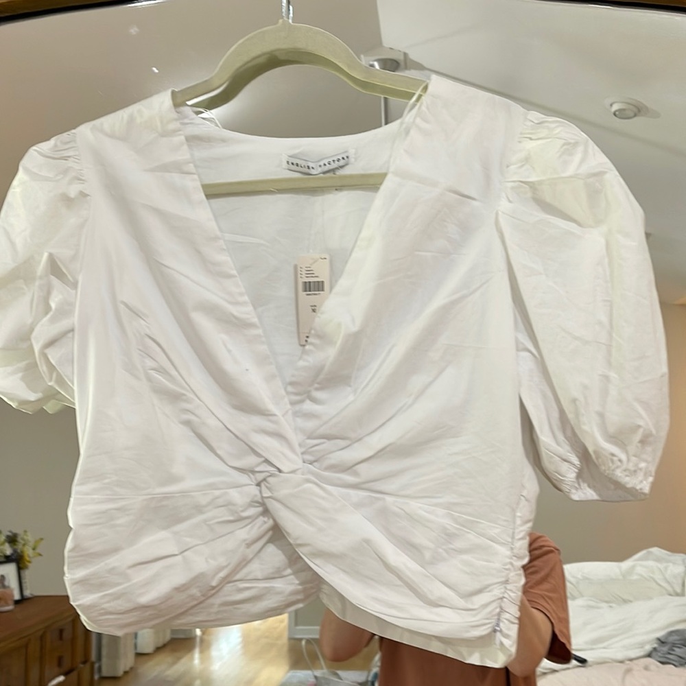 White midi knotted top with puff sleeves
